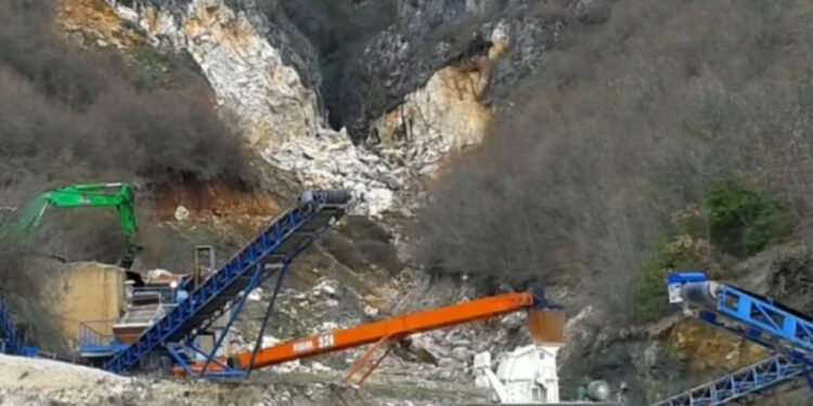 Shoqata e Gurthyesve të Kosovës: Sasi e madhe e zhavorrit po vjen nga Serbia