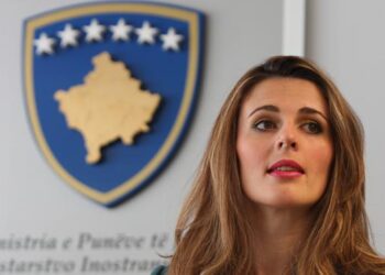 Vlora Çitaku për ngërçin politik: “Gjashtë muaj pa zë për pensionistët, mësuesit, policët e mjekët”