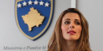 Vlora Çitaku për ngërçin politik: “Gjashtë muaj pa zë për pensionistët, mësuesit, policët e mjekët”