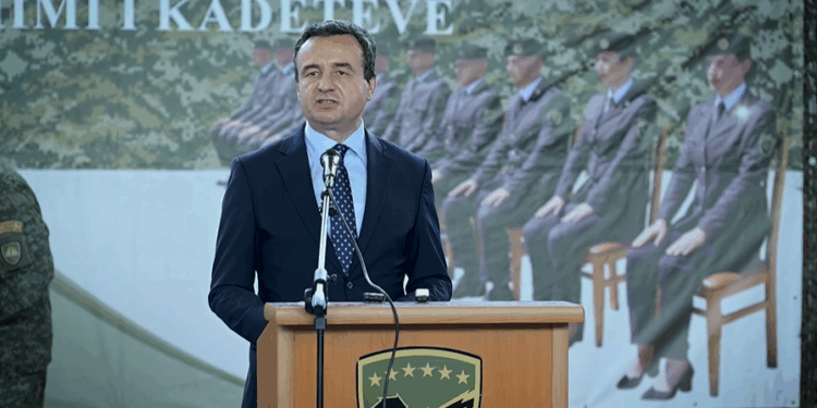 Forcohet Ushtria e Kosovës – 18 oficerë të rinj i bashkohen Forcës së Sigurisë