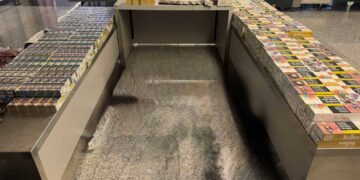 Tentativë për kontrabandim cigare në Aeroportin “Adem Jashari” – Sekuestrohen 375 boksa pa banderola