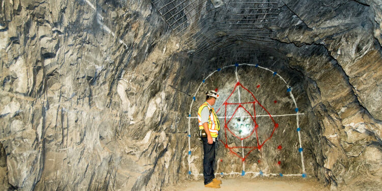 Pse Amerika po gërryen një mal në Dakotën e Jugut