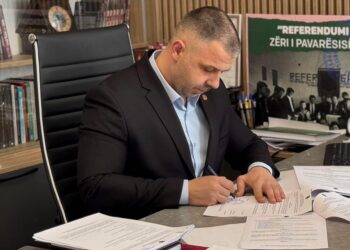 Janë ndarë 500 mijë euro nga Qeveria e Kosovës për studentët shqiptarë – bursa të barabarta pa kritere meritore
