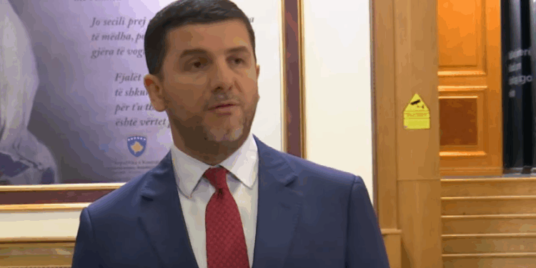 Krasniqi: Një marrëveshje eventuale VV-Nisma s’i bëjnë 61 vota – Kurti s’e propozon asnjëherë Limajn për Kryeparlamentar