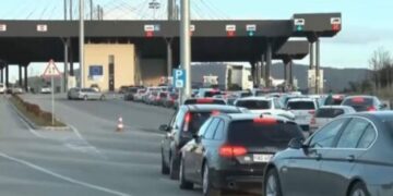 Deri në 1 orë pritje për të hyrë në Kosovë – Fluks në pikat kufitare