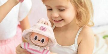 Kukulla “Labubu” bën namin në Kosovë, psikologët paralajmërojnë: Nuk është për fëmijë