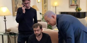 Skandali që tronditi Izraelin zbarkon në Beograd: Rrjedhja sekrete nga zyra e Netanyahut çon hetuesit pas këshilltarit të Vuçiqit