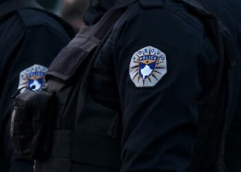 Ushtron dhunë psikike dhe fizike ndaj fëmijëve të tij, një person në kërkim të Policisë