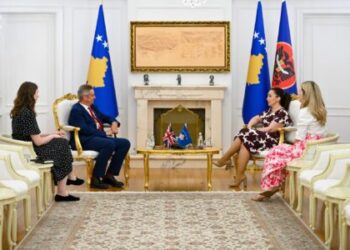 Ambasadori britanik: Ngërçi politik rrezikon të ardhmen e Kosovës, partitë politike ta kenë vendin mbi interesat partiake