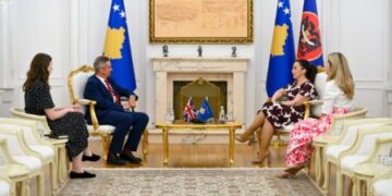Ambasadori britanik: Ngërçi politik rrezikon të ardhmen e Kosovës, partitë politike ta kenë vendin mbi interesat partiake