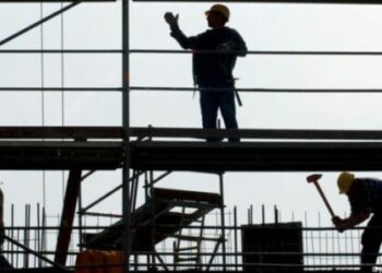 Gjashtë punëtorë ndërtimi vdesin në korrik – Institucionet heshtin përballë tragjedive