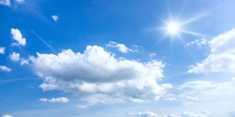 Mot i nxehtë dhe diellor këtë të shtunë