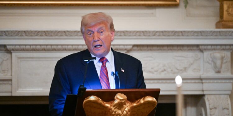 Trump paralajmëron lirimin e 10 pengjeve izraelite “shumë shpejt”