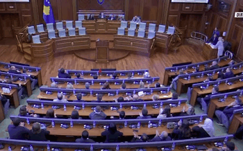 Këta janë deputetët që e çuan dorën për Dimal Bashën