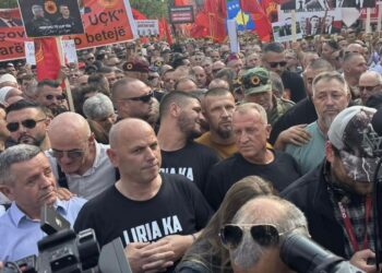 Protesta në Prishtinë për ish-krerët e UÇK-së: Në përkrahje bashkë Ramiz Lladrovci, Latif Gashi, Sami Lushtaku dhe Rrustem Mustafa – Remi