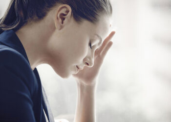 Personat me personalitet të ndjeshëm kanë më shumë gjasa të përjetojnë probleme të shëndetit mendor, tregon një analizë