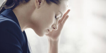 Personat me personalitet të ndjeshëm kanë më shumë gjasa të përjetojnë probleme të shëndetit mendor, tregon një analizë