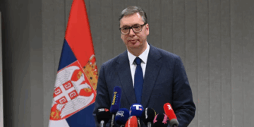 Mes tensioneve dhe akuzave për dhunë, Vuçiç fton protestuesit në debat publik