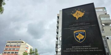 Aktakuzë për Kanosje ndaj Kryeministrit të Kosovës: Dy persona në bankën e të akuzuarve