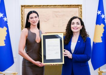 Dua Lipa merr shtetësinë e Kosovës: Vjosa Osmani e nderon me dekret presidencial