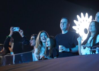 Dua Lipa ndez Prishtinën në natën e parë të Sunny Hill – Mesazhi i Lumir Abdixhikut: “Kjo është Kosova që duam”