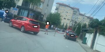 Bllokim i paautorizuar i rrugës në Prizren – Policia ndërhyn dhe shqipton gjobë prej 300 euro