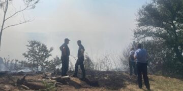 72 vatra zjarri në 12 orë – Kamenica në gjendje më të rënduar, kërkohet ndërhyrje nga ajri