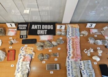 Tre të arrestuar në operacionin “Lavazhi”, sekuestrohen drogë dhe para të gatshme