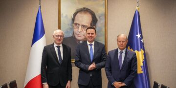 Abdixhiku pret diplomatët francez: VV`ja të marrë përgjegjësi për krizën e krijuar