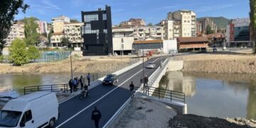 Lëshohet për qarkullim ura e re në Mitrovicë