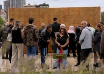 “Pema e Jetëve” në zemër të Prishtinës – thirrje për drejtësi për të zhdukurit gjatë luftës