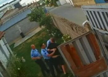 Aktakuzë ndaj tre policëve që sulmuan të prangosurin në Klinë