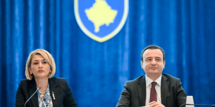 ‘Hallakamë’ në Gjakovë, Kurti e ndërron kandidatin, tërhiqet edhe Mimoza Kusari