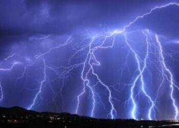 Rrufeja më e gjatë në histori – përshkroi 829 km të qiellit amerikan