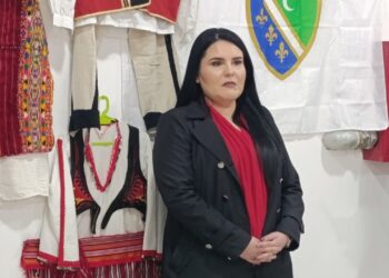 Nga duartrokitjet e Kurtit te kritikat për shtetin – Shefja e Këshillit Shqiptar në Novi Pazar hyn në Vetëvendosje, por s’mer shtetësinë e Kosovës