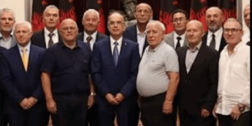 Begaj nderon bërthamën e parë të UÇK’së: Historiku i çlirimit të Kosovës nis në Surrel