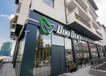 Ordinanca e njohur stomatologjike “Dini Dent” del në mbështetje të protestës për UÇK’n