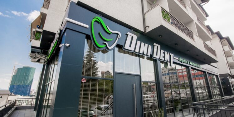 Ordinanca e njohur stomatologjike “Dini Dent” del në mbështetje të protestës për UÇK’n