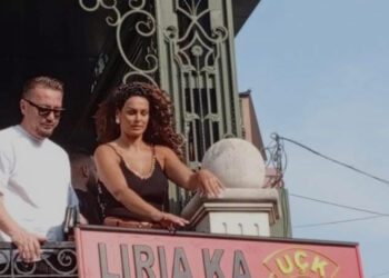 Protesta në përkrahje të ish-krerëve të UÇK-së: Në mesin e pjesëmarrësve edhe figura publike si Xhulia Nura dhe Blero