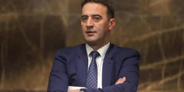 Daut Haradinaj kritikon heshtjen e Kurtit ndaj thirrjeve antishqiptare në RMV: Asnjë fjalë nga kumbara i koalicionit qeverisës