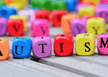 Studim: Ekspozimi i prindërve ndaj kimikateve në punë lidhet me ashpërsinë e autizmit te fëmijët