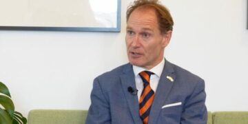 Ambasadori i Suedisë: Kosova ndodhet në një situatë serioze – qeverisja po bëhet gjithnjë e më e vështirë