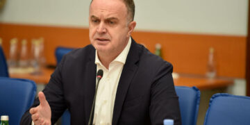 Përplasje në majat e shtetit në Mal të Zi: Prokuroria heton Gjeljoshajn pas akuzave për kërcënim ndaj presidentit Milatoviç