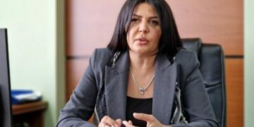 Krasniqi i reagon deputetes së VV-së: Sa më parë të largohen nga pozitat shtetërore këta amaterë politik