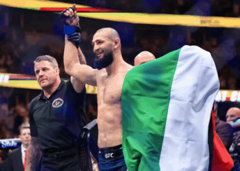 UFC 319: Khamzat Chimaev rrëzon Du Plessis dhe bëhet kampioni i ri i peshave të mesme