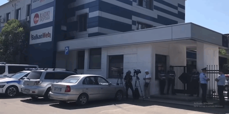 Policia zbraz godinën e News24, ndërpritet transmetimi – Opozita flet për sulm ndaj medias, Avokatura e Shtetit: “Ka mbaruar kontrata e qirasë”