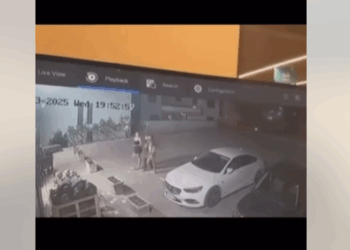 Tri vajza shpëtojnë mrekullisht pas përplasjes së një gome kamioni në një supermarket në Prishtinë