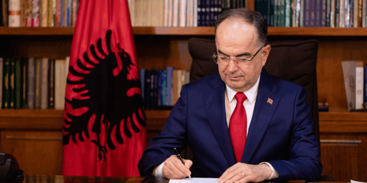 Dimal Basha Kryetar i Kuvendit në Kosovë/ Presidenti Begaj: Urime! Bashkëpunimi politik dhe institucional domosdoshmëri