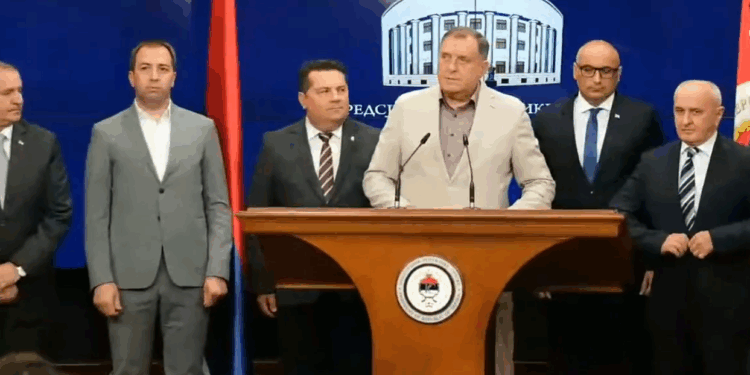 Dodik sfidon vendimin për revokim: “Le të vendosë populli në referendum”