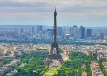 Kulla Eiffel rritet çdo verë – fizika pas fenomenit mahnitës